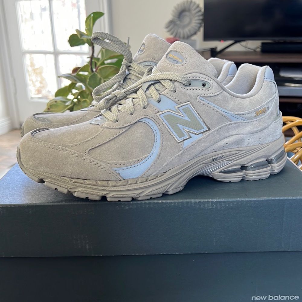 New Balance 2002R